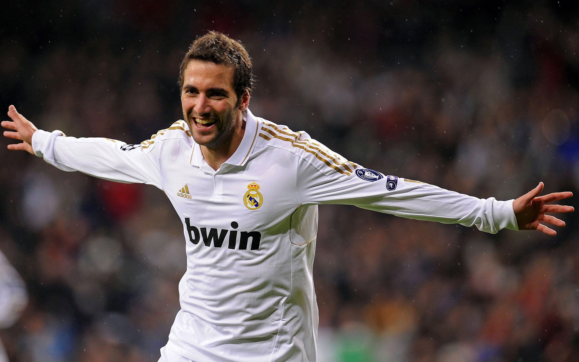 阿尔阿赫利关键球员发挥核心作用,阿什利赫吉尔