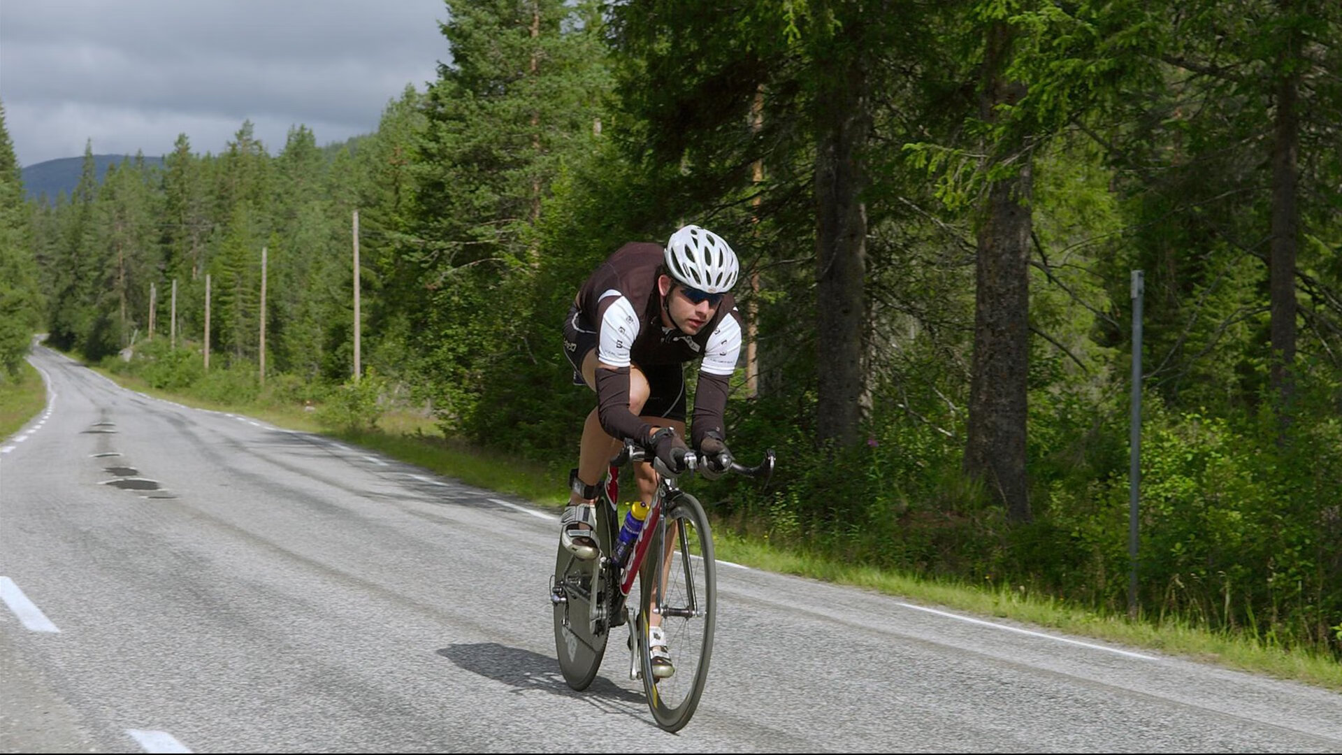 青岛队奋力反击,成功抵挡对手攻势,青岛队连败