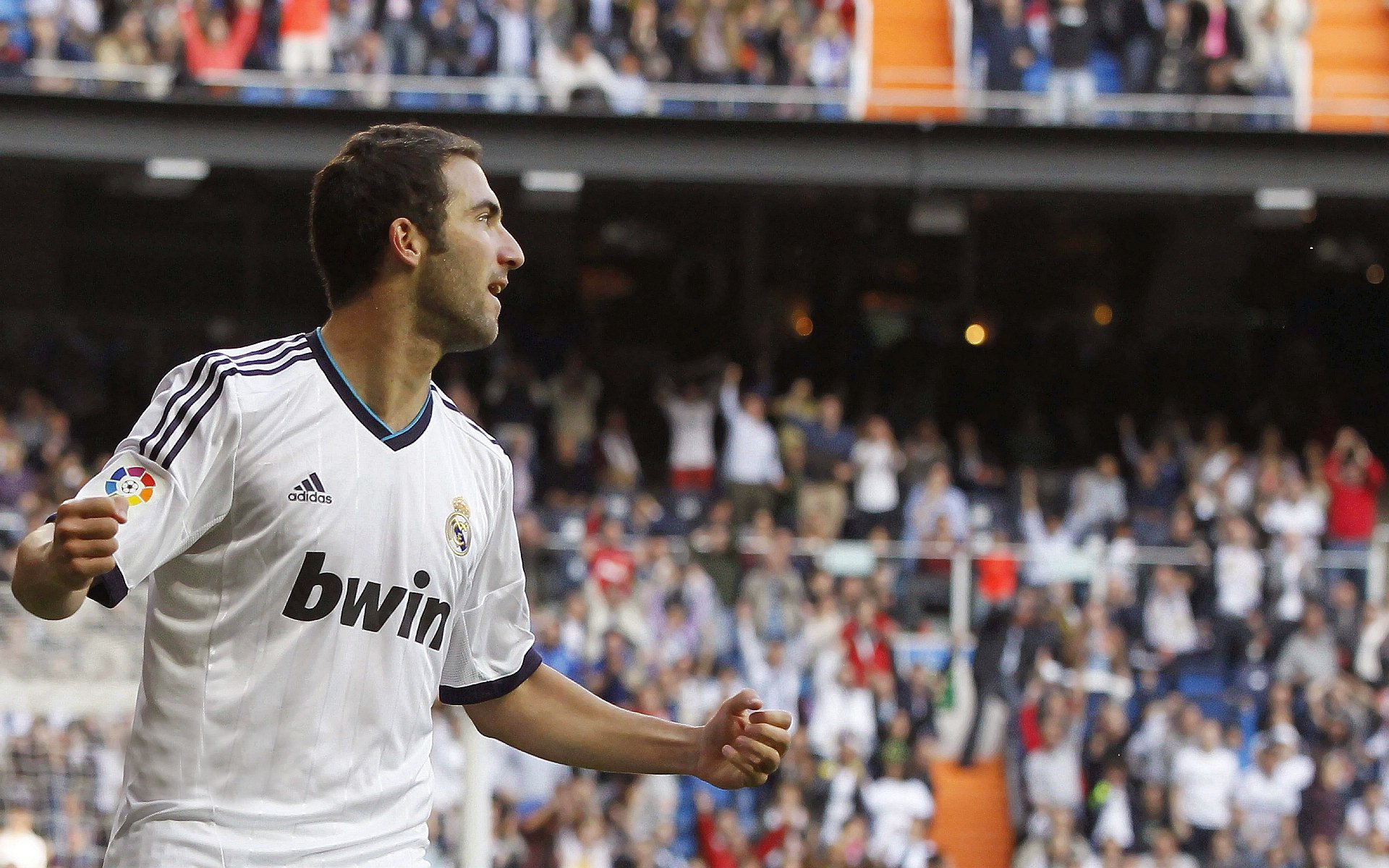 俱乐部运营向国际看齐管理理念现代化，俱乐部运营方式